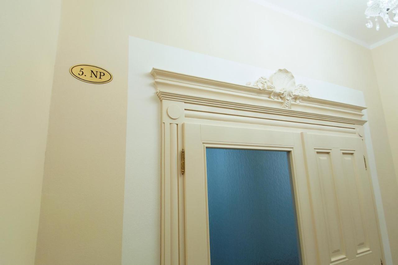 Modern Apartment Spanelska براغ المظهر الخارجي الصورة